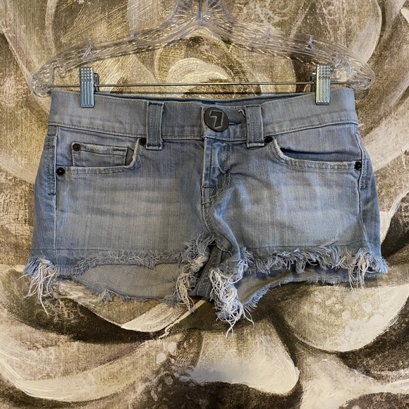 7For All Mankind  Cut Off Short size 26 - Picture 1 of 4